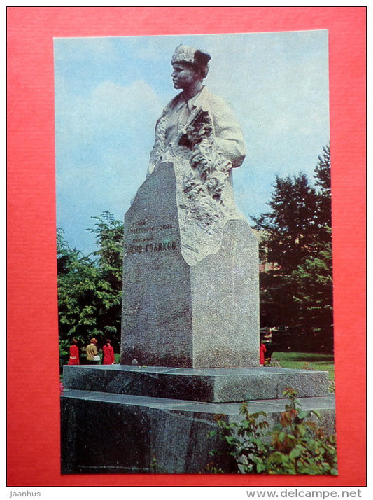 monument to Lenya Golikov , Hero of the Soviet Union - Novgorod - 1975 - Russia USSR - unused - JH Postcards