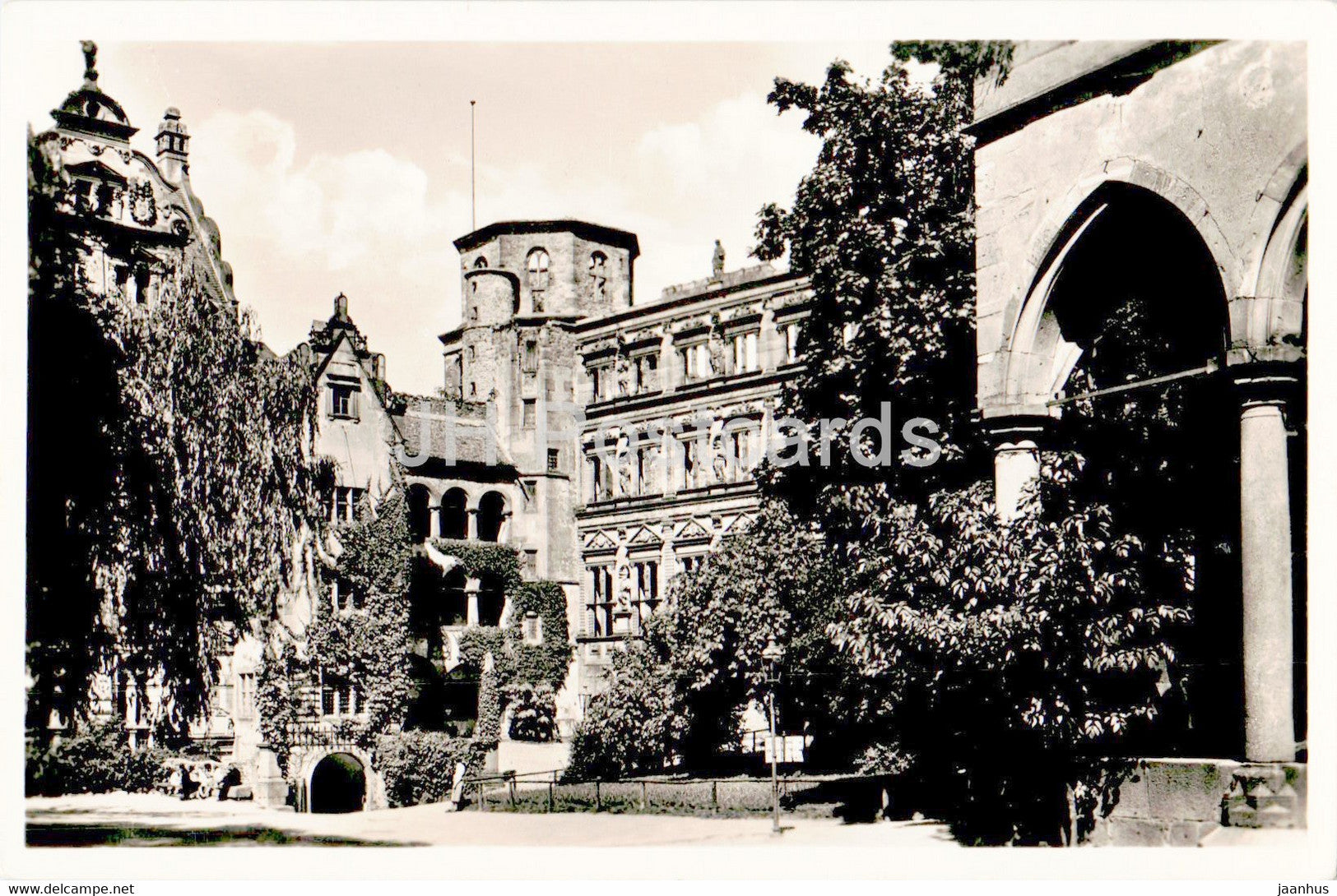 Heidelberg - Der Schlosshof - 7471 - old postcard - Germany - unused - JH Postcards