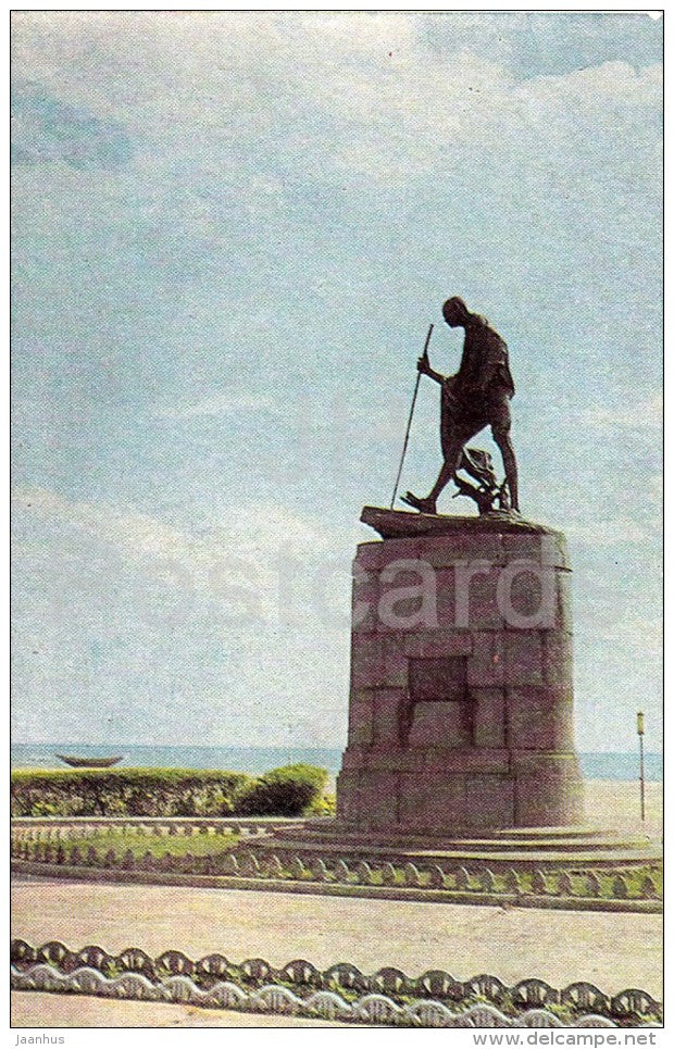 Madras city - monument to Mahatma Gandhi - 1968 - India - unused - JH Postcards