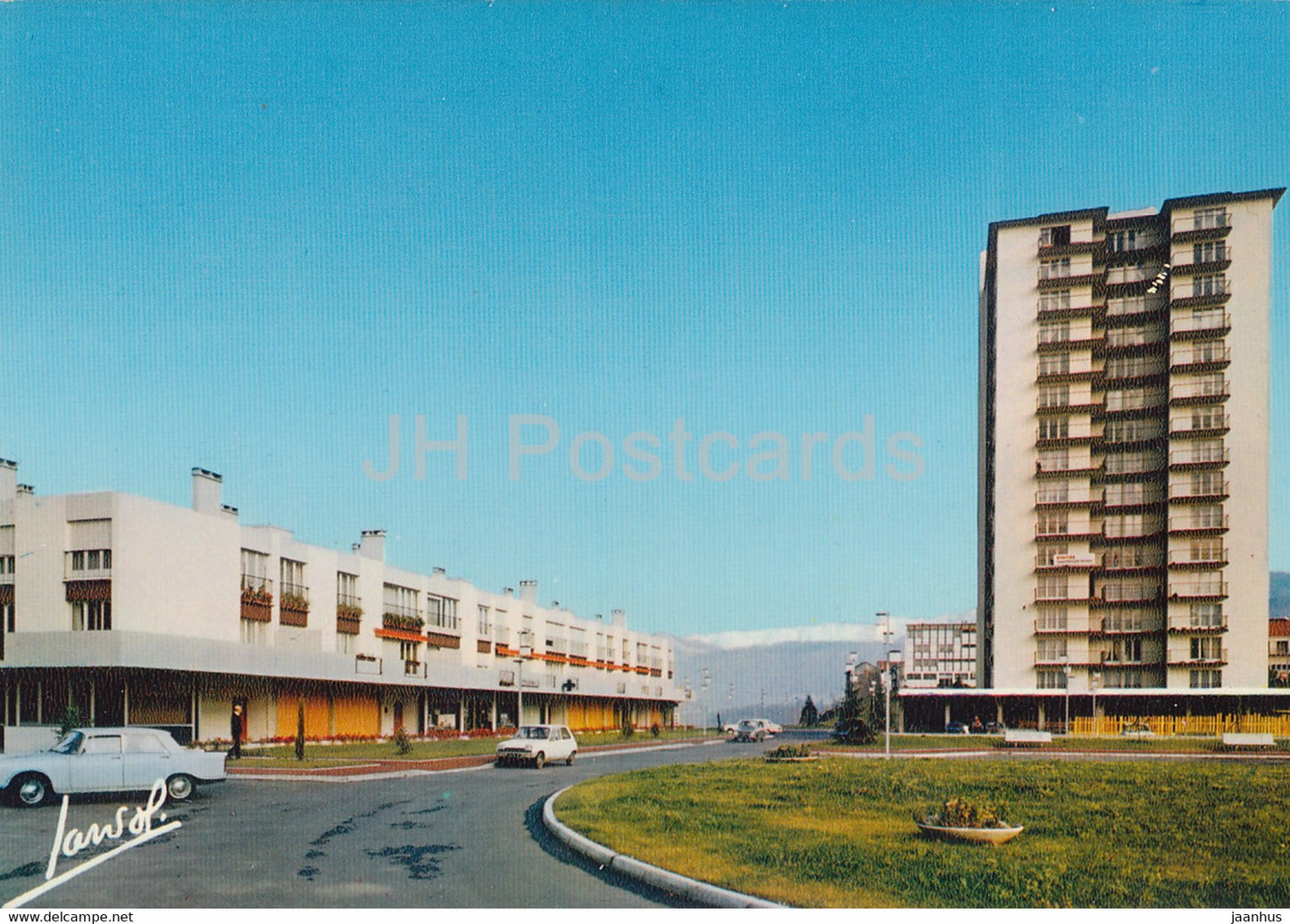Montmelian - Les Noveaux Immeubles Place Pillet Will - Au fond le Massif de la Vanoise - France - unused - JH Postcards