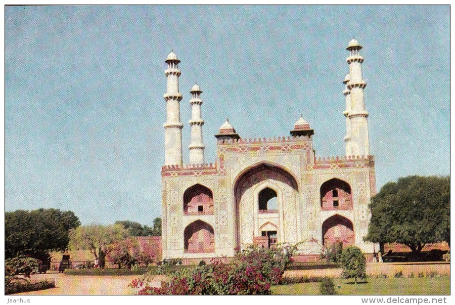 Sikandra - entrance to the Mausoleum of Akbar - 1968 - India - unused - JH Postcards