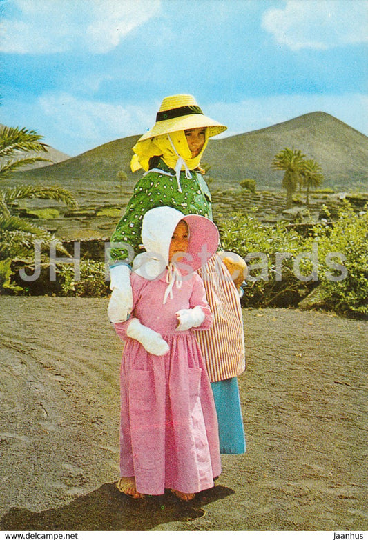 Lanzarote - Campesinas tipicas - Typical peasant women - folk costumes - 1992 - Spain - used - JH Postcards