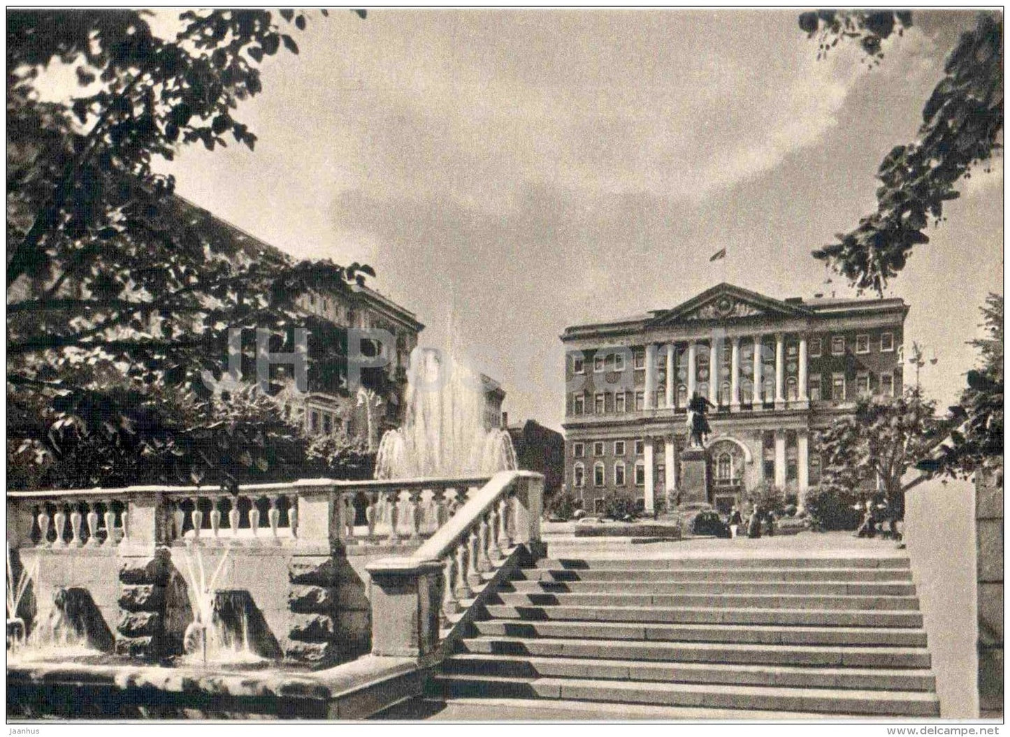 Soviet square - building of Moscow city council Mossovet - fountain - Moscow - 1957 - Russia USSR - unused - JH Postcards