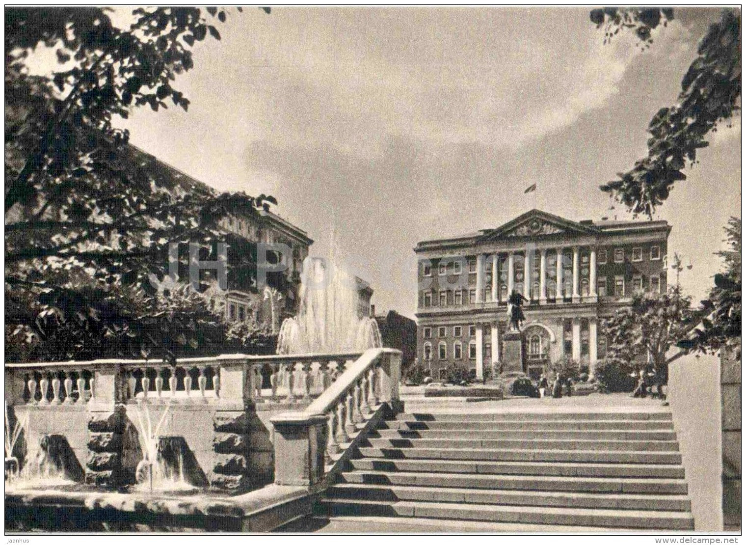 Soviet square - building of Moscow city council Mossovet - fountain - Moscow - 1957 - Russia USSR - unused - JH Postcards