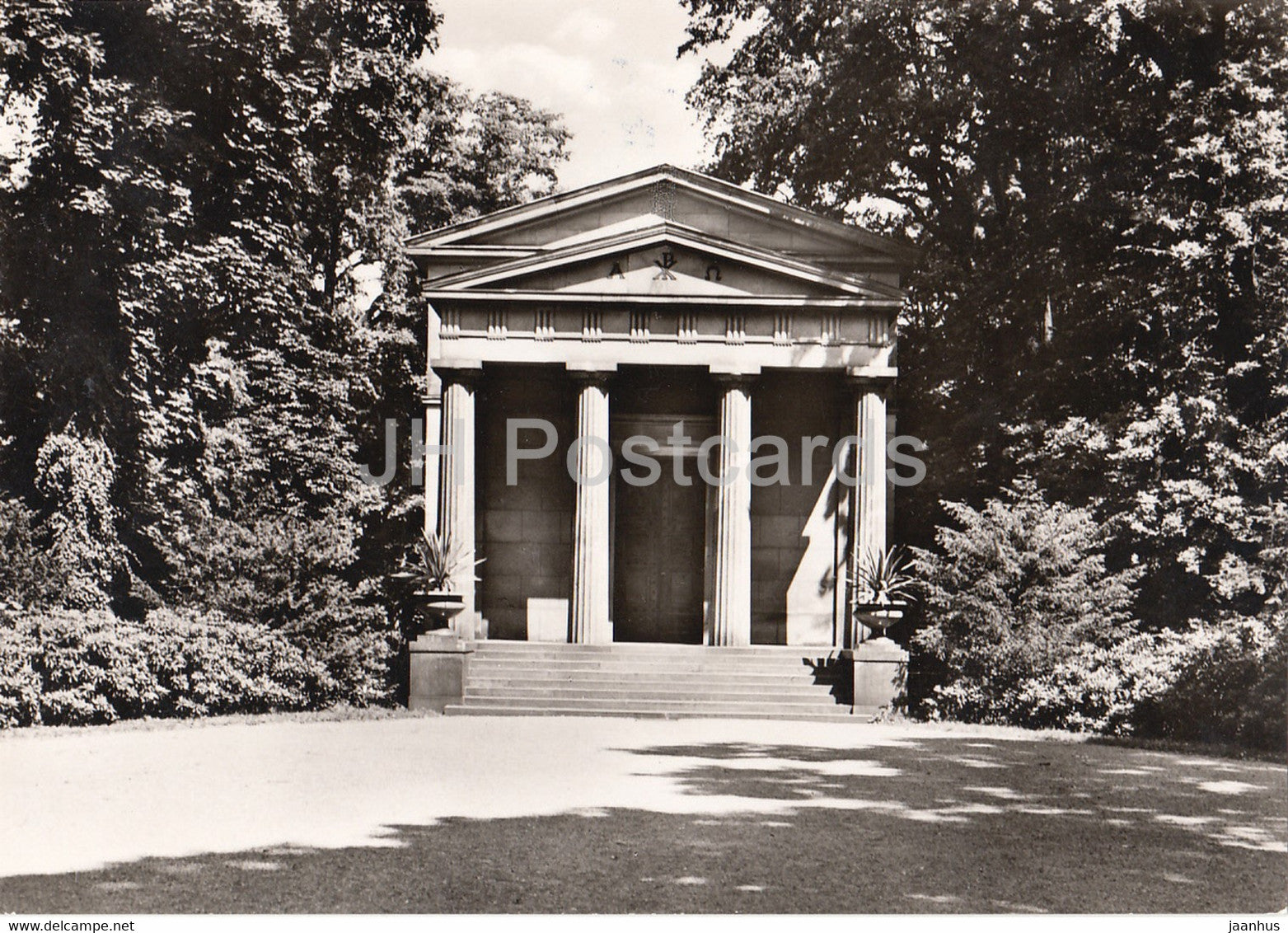 Mausoleum der Konigin Luise - Germany - unused - JH Postcards