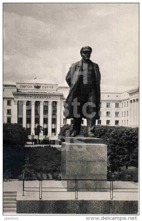 monument to Lenin at Lenin square - Cheboksary - 1965 - Russia USSR - unused - JH Postcards