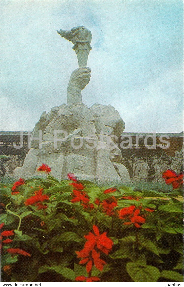 Novgorod - Heroes of the Revolution Square - monument - 1981 - Russia USSR - unused - JH Postcards