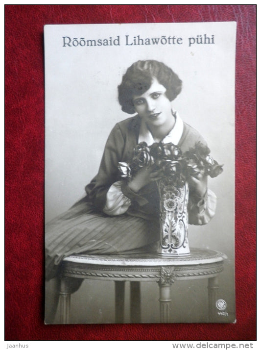 Easter Greeting Card - woman with roses - NPG 442/1 - circulated in Estonia 1930, Lehtse - used - JH Postcards