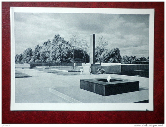 Eternal Fire - Piskaryovskoye Memorial Cemetery - Leningrad  - 1962 - Russia USSR - unused - JH Postcards