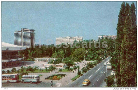 Hotel from the Kurortny prospekt - bus Ikarus - The Zhemchuzhina Hotel - Sochi - 1979 - Russia USSR - unused - JH Postcards