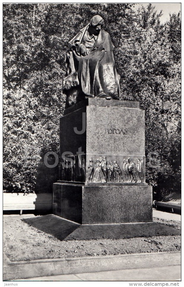 monument to Russian writer N. Gogol - Moscow - 1976 - Russia USSR - unused - JH Postcards