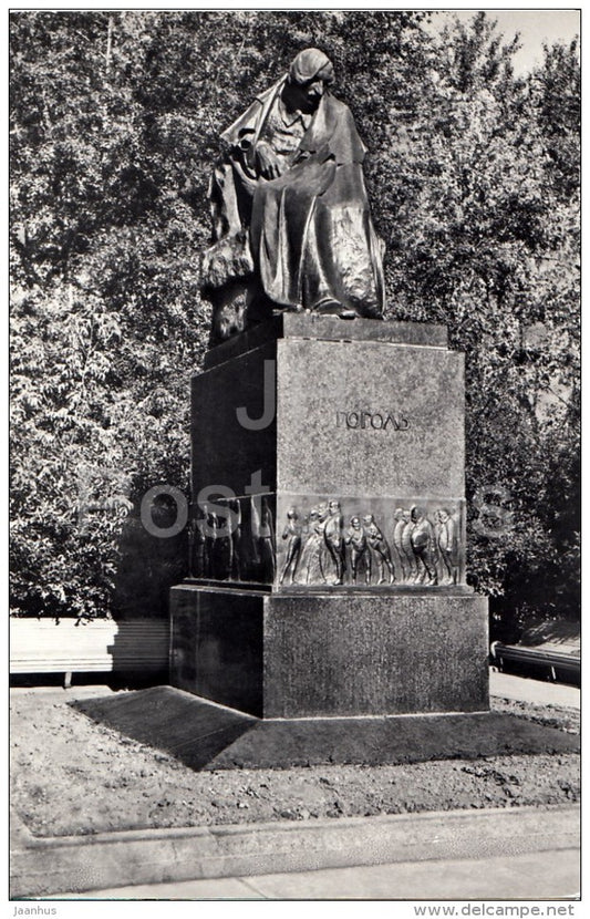 monument to Russian writer N. Gogol - Moscow - 1976 - Russia USSR - unused - JH Postcards