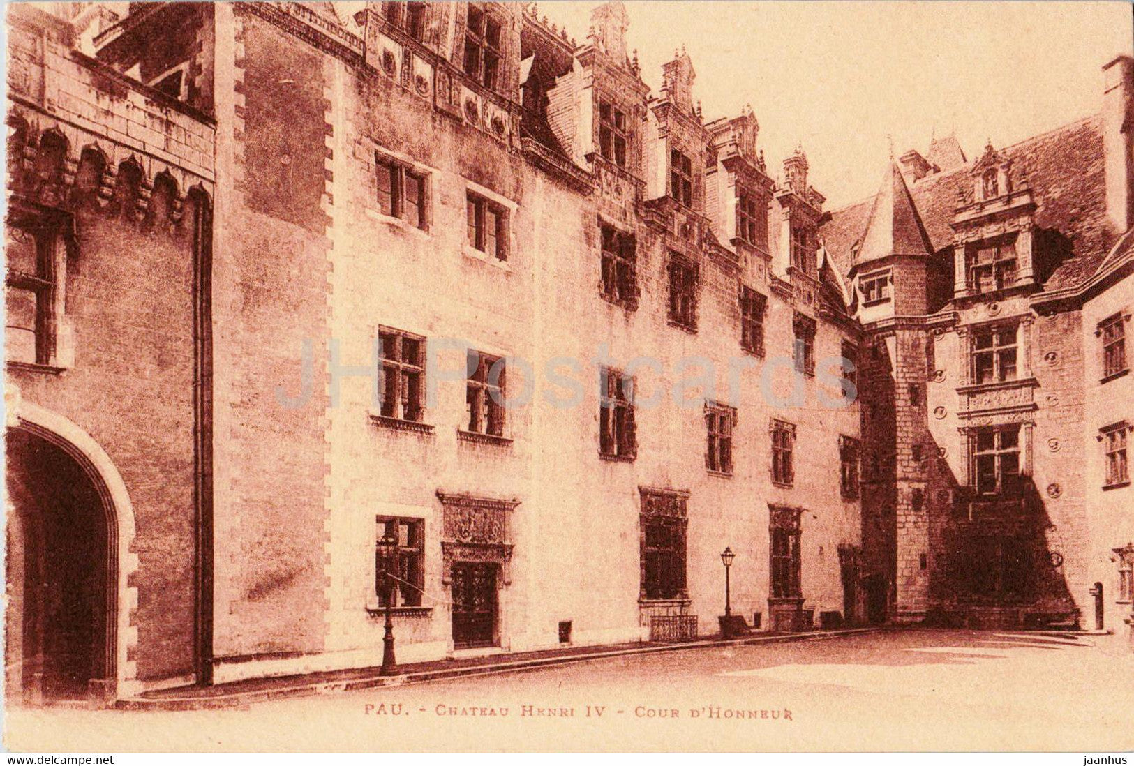 Pau - Chateau Henri IV Cour D'Honneur - castle - old postcard - France - unused - JH Postcards