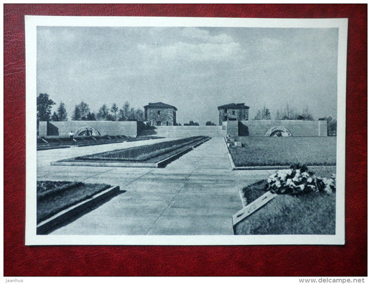 View to the side of Main Entrance - Piskaryovskoye Memorial Cemetery - Leningrad  - 1962 - Russia USSR - unused - JH Postcards