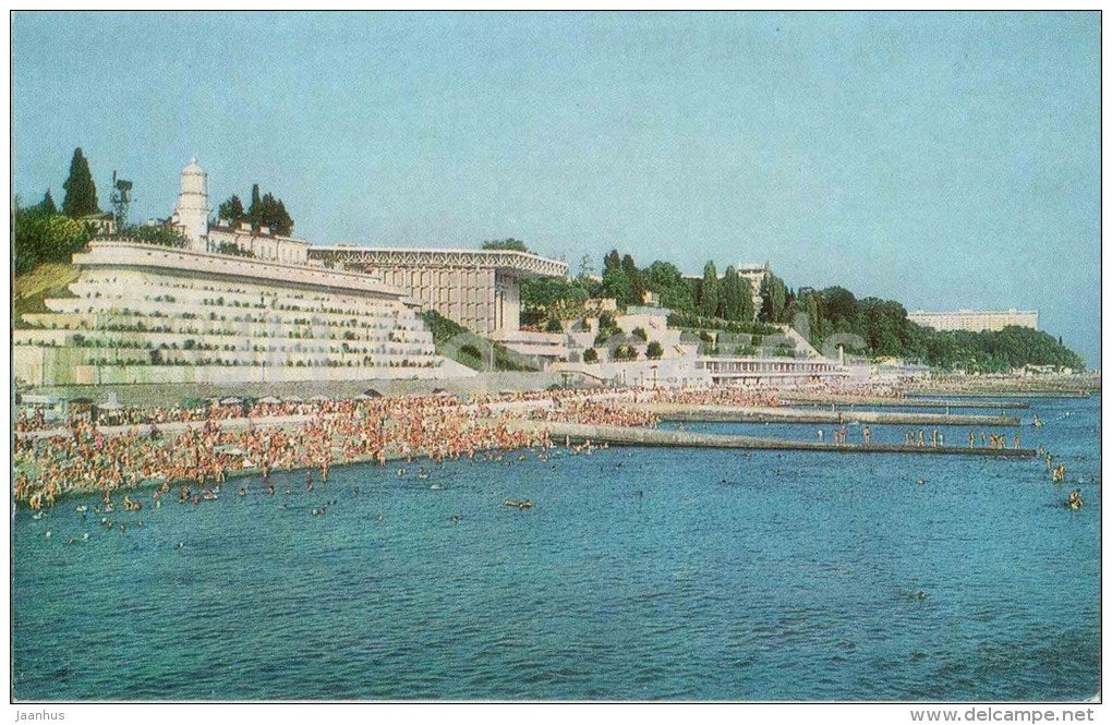 hotel in the background - beach - The Zhemchuzhina Hotel - Sochi - 1979 - Russia USSR - unused - JH Postcards