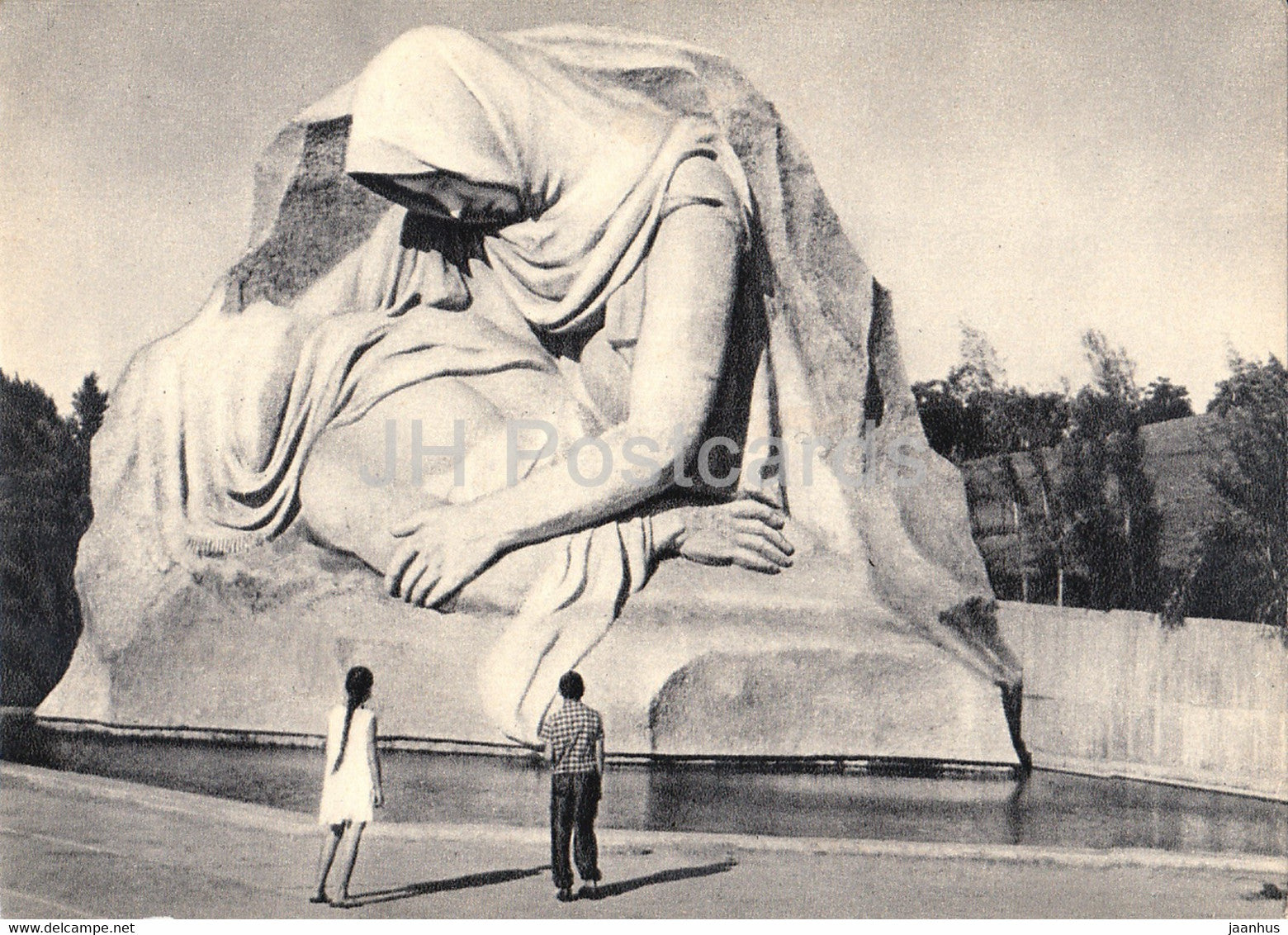 Mamayev Kurgan - Volgograd - sculpture composition Grieving mother - 1968 - Russia USSR - unused - JH Postcards