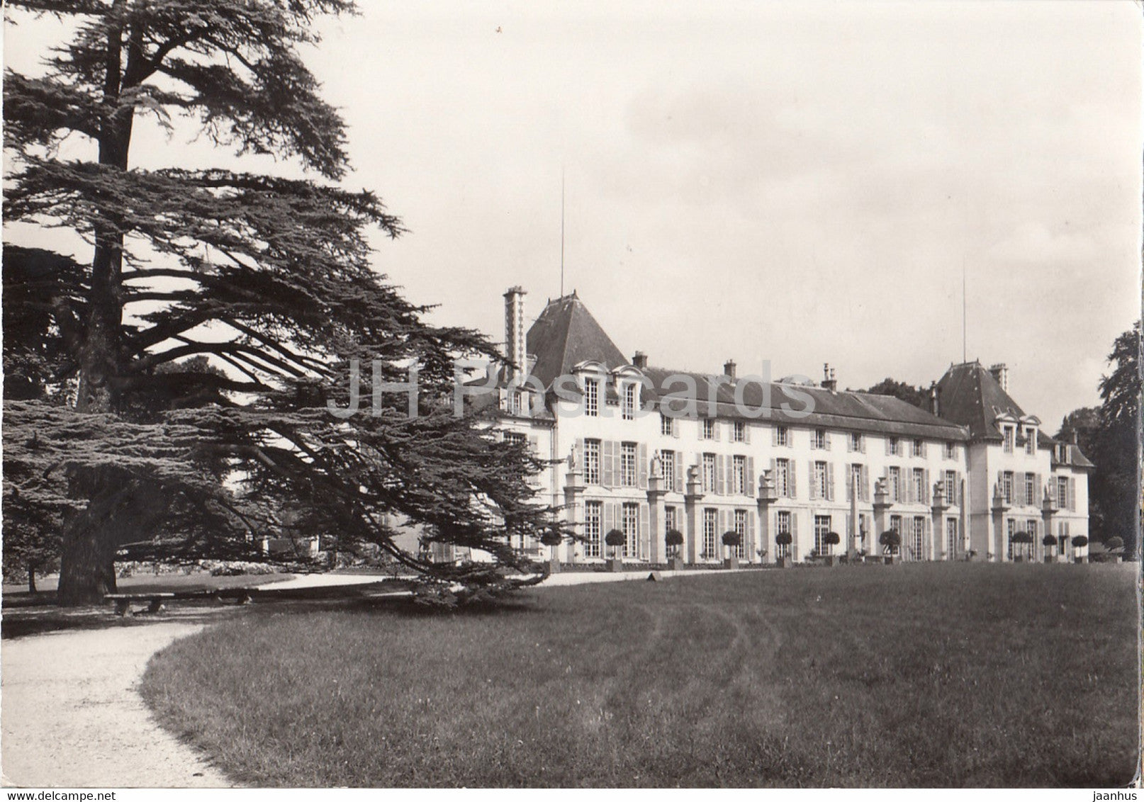 Chateau de Malmaison - La Facade sur le Parc et le cedre de Marengo - castle - France - unused - JH Postcards
