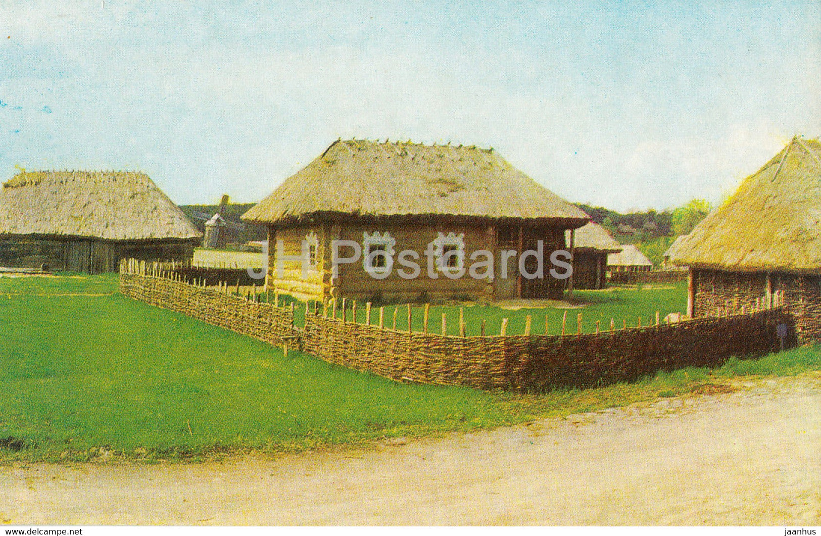 Museum of Ukrainian Folk Architecture and Life - farmstead from the village Mamekino - 1977 - Ukraine USSR - unused - JH Postcards