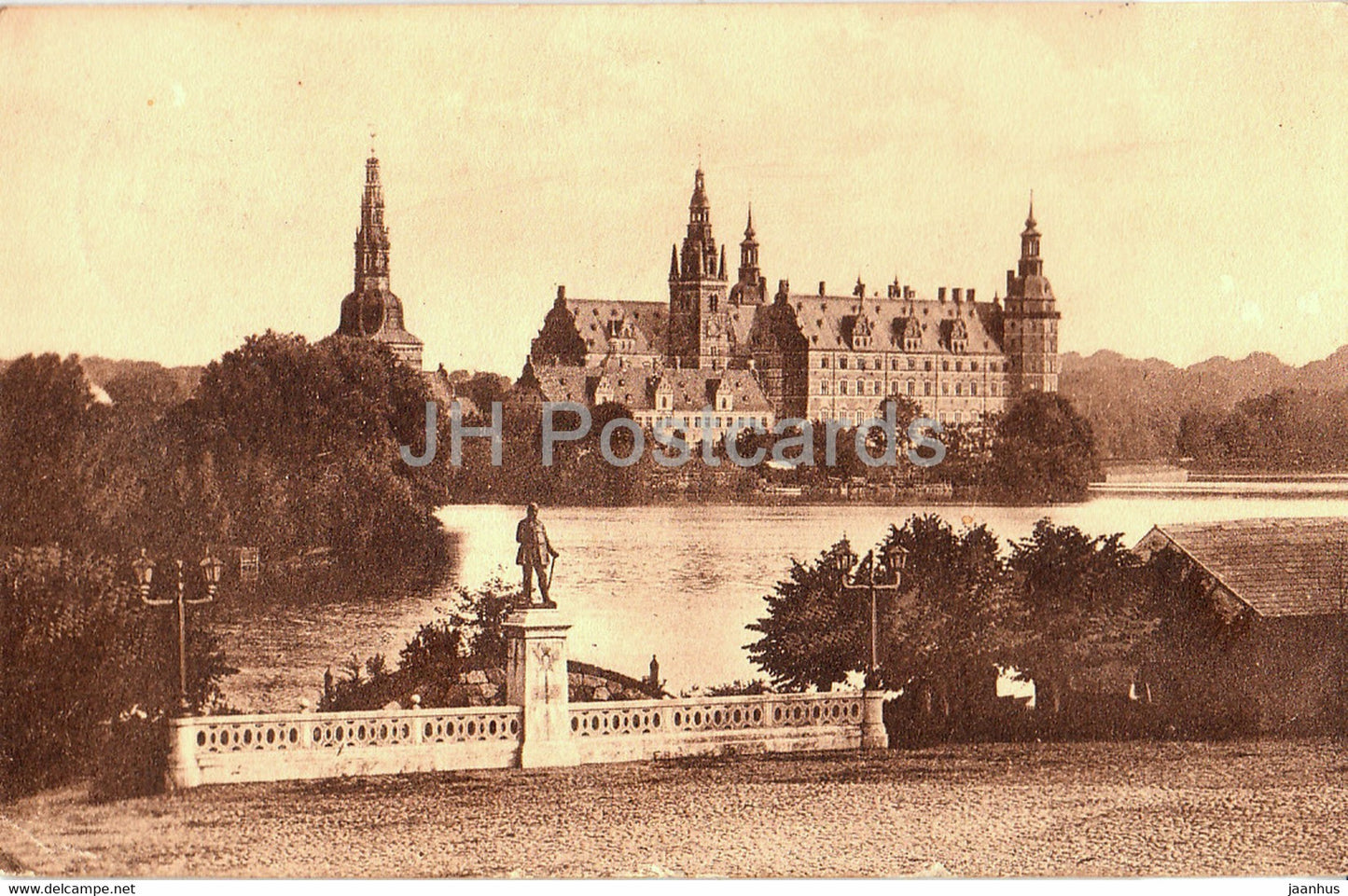 Frederiksborg Slot - castle - old postcard - 1919 - Denmark - used - JH Postcards