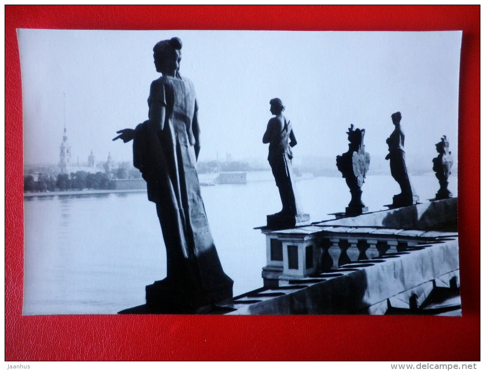 Sculptures of Winter Palace - Neva river - Leningrad - St. Petersburg - 1983 - Russia USSR - unused - JH Postcards