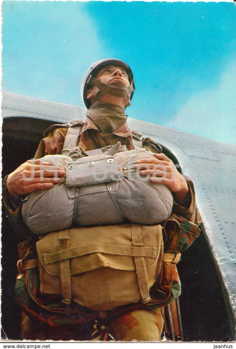 parachutist - parachute - 942 - Italy - used - JH Postcards