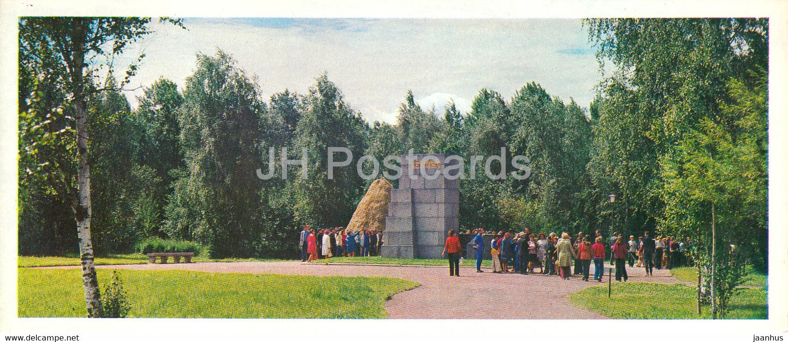 Razliv - Lenin Museum - granite monument to Lenin - 1977 - Russia USSR - unused - JH Postcards