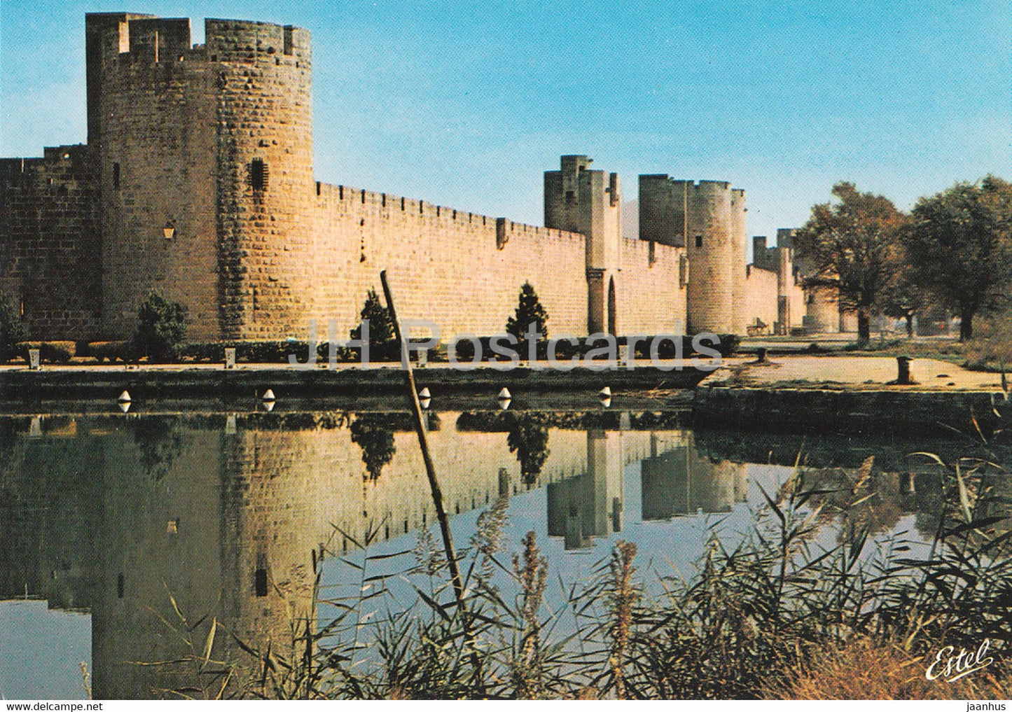 Aigues Mortes - Les Remparts - De Gauche a Droite - France - unused - JH Postcards
