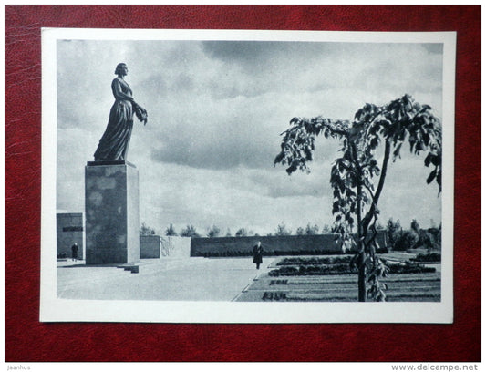 Side-View - Piskaryovskoye Memorial Cemetery - Leningrad  - 1962 - Russia USSR - unused - JH Postcards