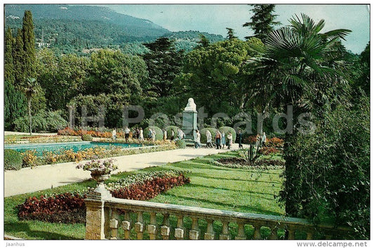 In the parterre of the garden - Nikitsky Botanical Garden - Crimea - 1989 - Ukraine USSR - unused - JH Postcards