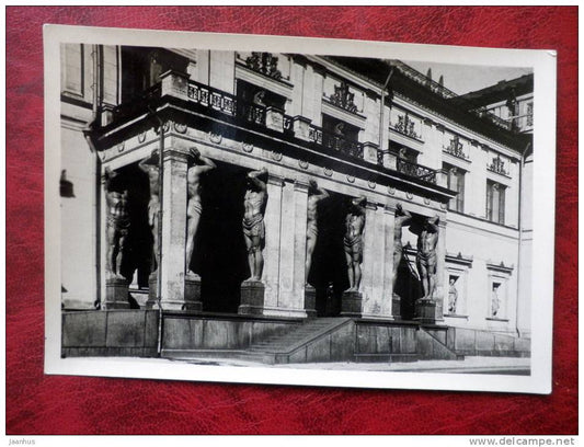 Leningrad - St. Petersburg - Hermitage museum - great entry from Khalturin street - 1952 - Russia - USSR - unused - JH Postcards