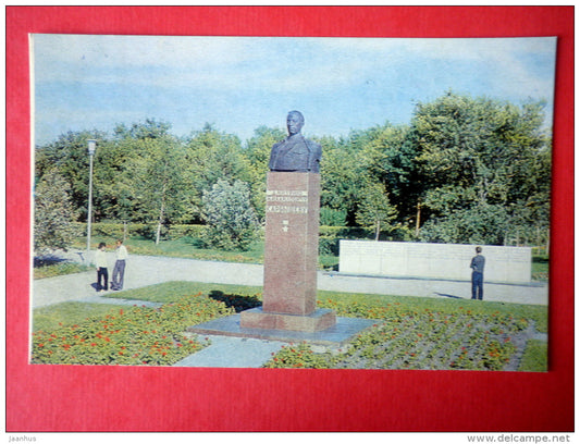 monument to Soviet heroe Karbyshev - Omsk - 1977 - USSR Russia - unused - JH Postcards