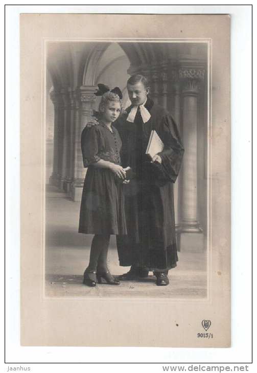 Girl with minister  - HB 9015/1 - old postcard - circulated in Estonia - used - JH Postcards