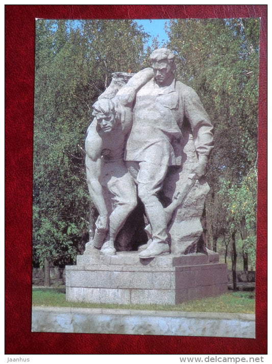 heroes square - soldiers - monument - ensemble to Heroes of Stalingrad battle - Volgograd - 1987 - Russia USSR - unused - JH Postcards