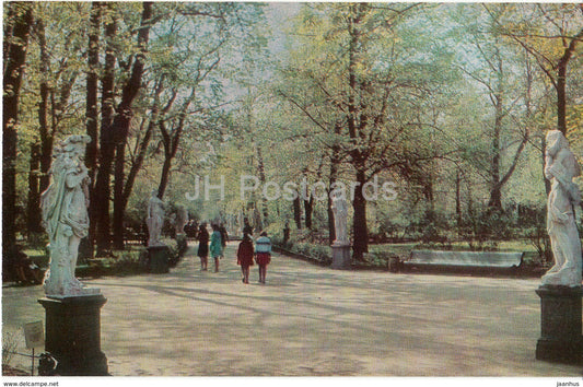 Leningrad - St- Petersburg - Summer Gardens - Statues of the main avenue - 1971 - Russia USSR - unused - JH Postcards