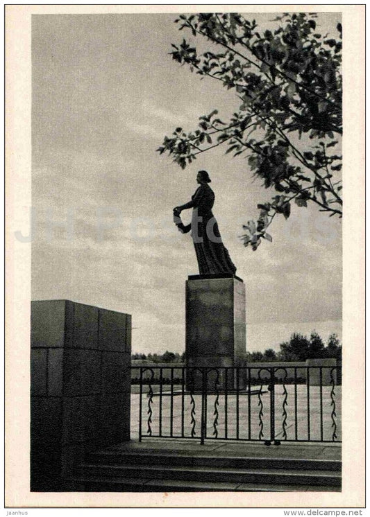 Central Part , side-view - Piskaryovskoye Memorial Cemetery - Leningrad - St. Petersburg - 1964 - Russia USSR - unused - JH Postcards