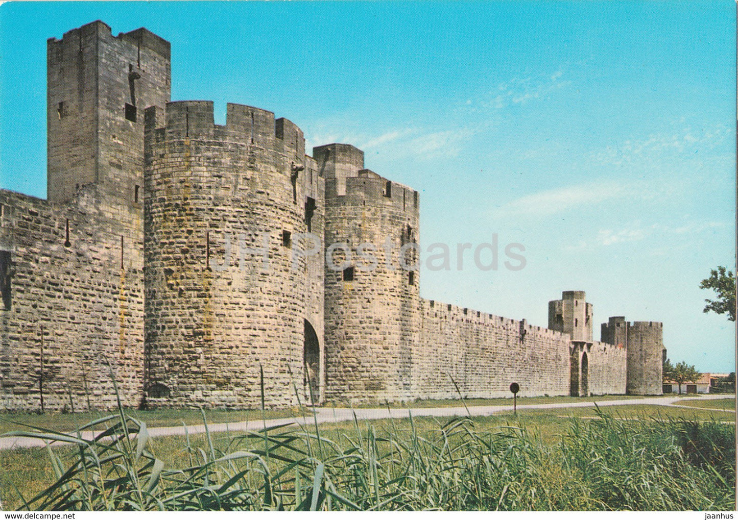 Aigues Mortes - La Ville de Saint Louis - Vue Sur les Remparts - Cote Est - 716 - France - unused - JH Postcards