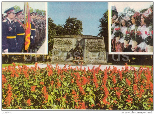 Bronze Soldier - WWII Memorial - folk costumes - Tallinn - Estonia USSR - 1975 - unused - JH Postcards