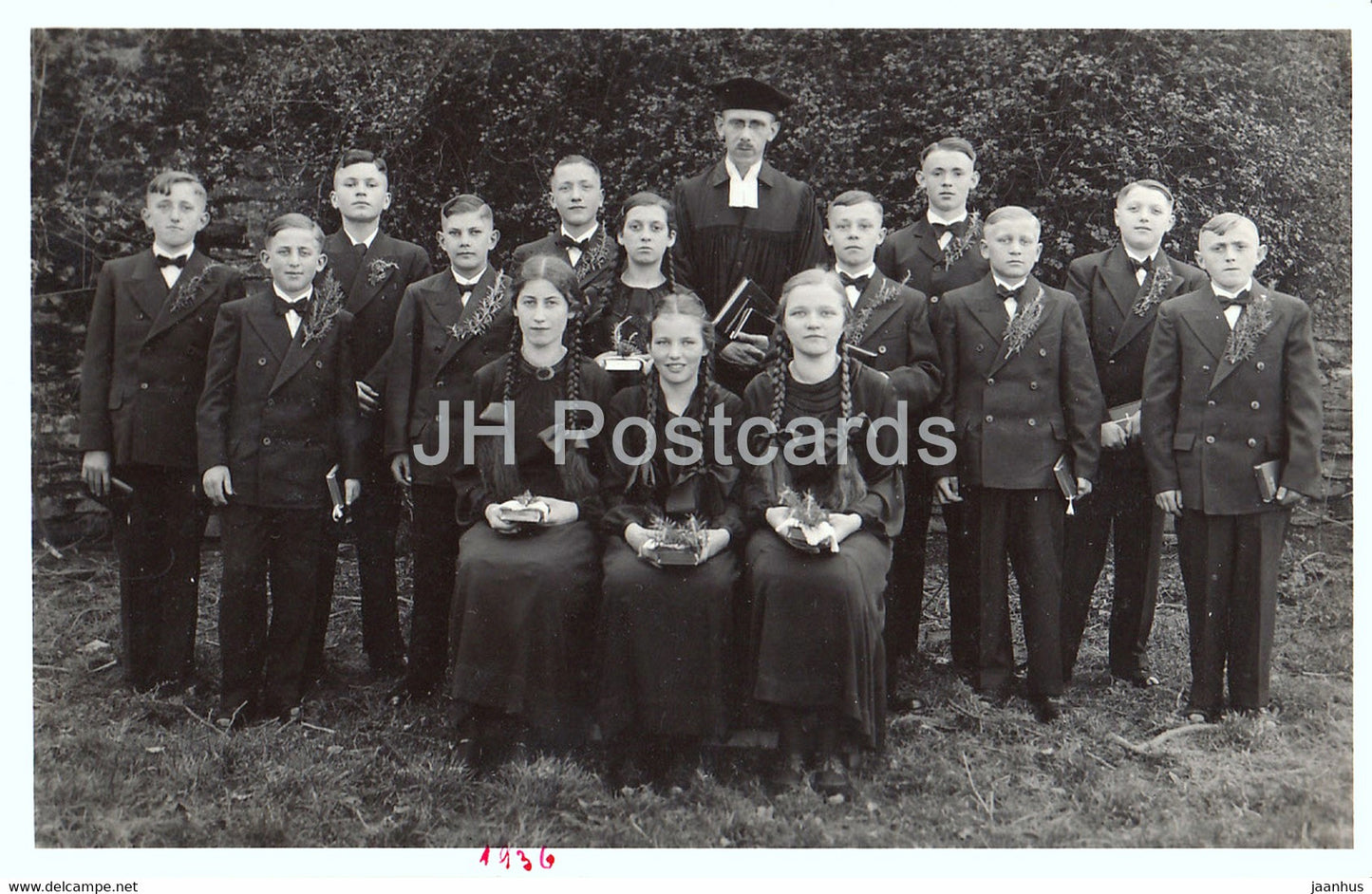 Schoolchildren - photo - old postcard - 1935 - unused - JH Postcards