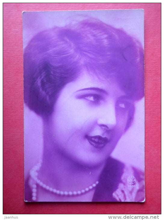 woman - lady - Noyer 1426 - old postcard - circulated in Estonia - JH Postcards