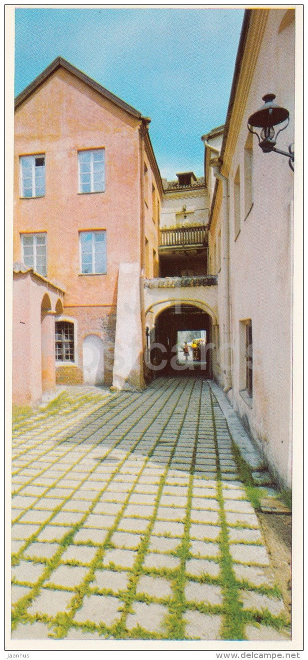 Restored Courtyard in Old Vilnius - Vilnius - Lithuania USSR - 1979 - unused - JH Postcards