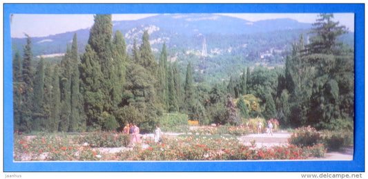 Rosary - Nikitsky Botanical Garden - 1981 - Ukraine USSR - unused - JH Postcards