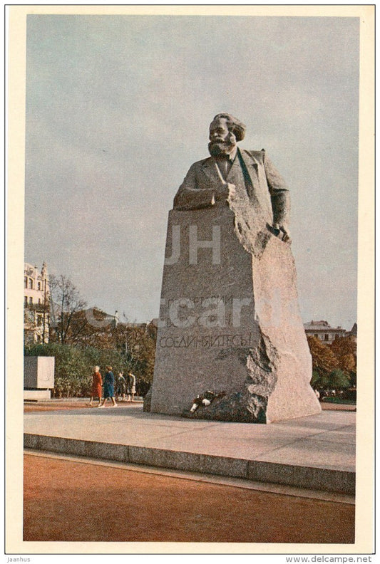 monument to Karl Marx - Moscow - old postcard - Russia USSR - unused - JH Postcards