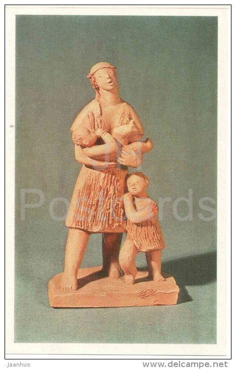 A. Alamaa - Statuette , Mother and Children , 1946 - Terra-cotta - Tapestries and Ceramics in Soviet Estonia - unused - JH Postcards